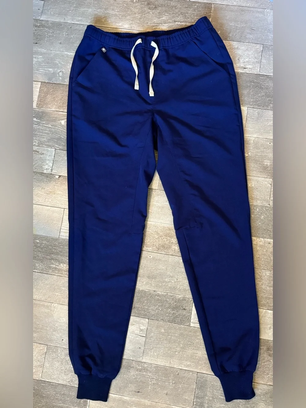 Figs Men's Navy Drawstring Jogger medical scrubs with White Cord size medium
